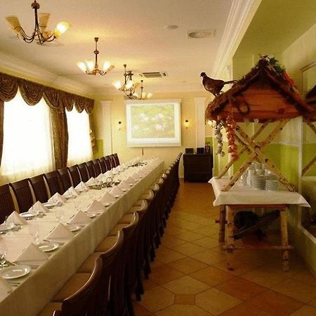 Zajazd Sokol Hotel Nienadowka ภายนอก รูปภาพ