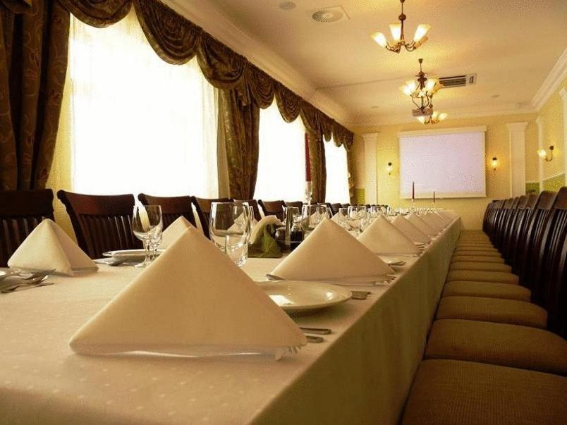Zajazd Sokol Hotel Nienadowka ภายนอก รูปภาพ