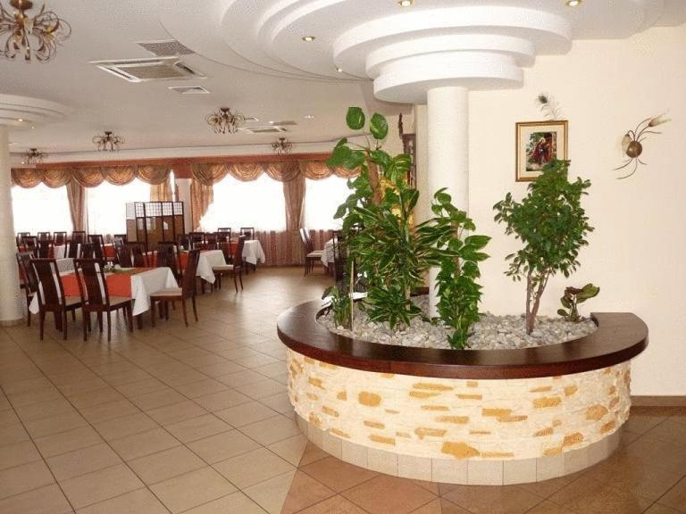 Zajazd Sokol Hotel Nienadowka ภายนอก รูปภาพ