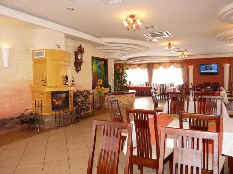 Zajazd Sokol Hotel Nienadowka ภายนอก รูปภาพ