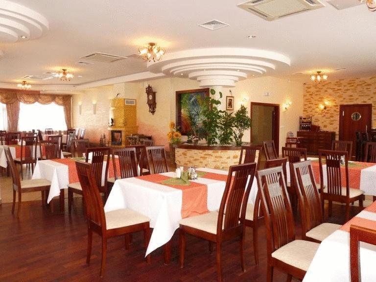 Zajazd Sokol Hotel Nienadowka ภายนอก รูปภาพ