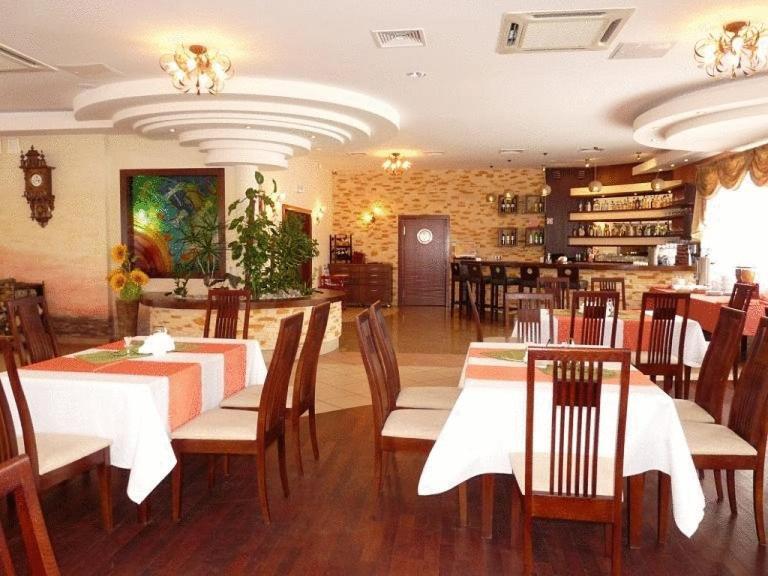 Zajazd Sokol Hotel Nienadowka ภายนอก รูปภาพ