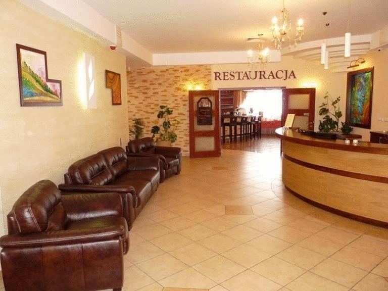 Zajazd Sokol Hotel Nienadowka ภายนอก รูปภาพ
