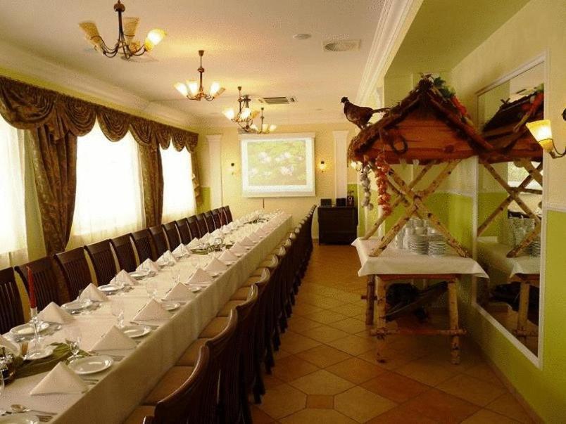 Zajazd Sokol Hotel Nienadowka ภายนอก รูปภาพ