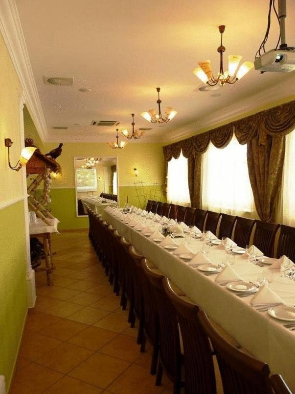 Zajazd Sokol Hotel Nienadowka ภายนอก รูปภาพ