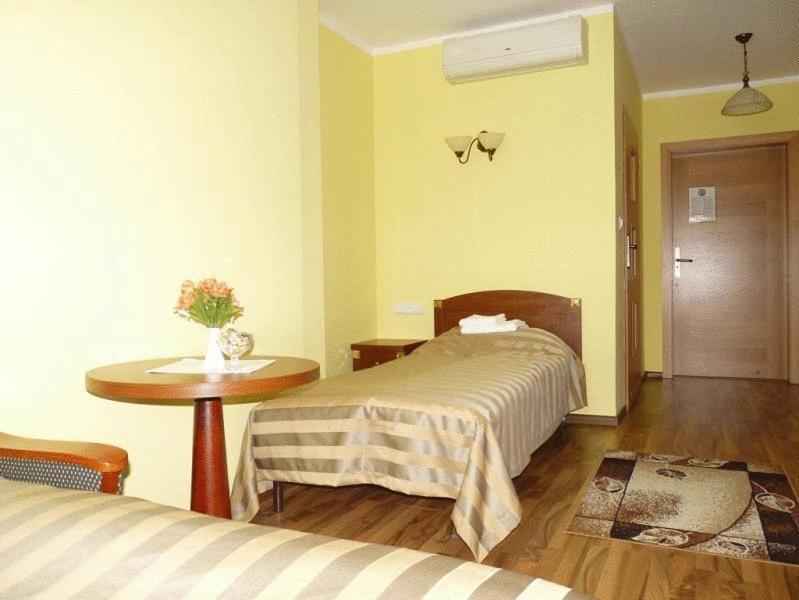 Zajazd Sokol Hotel Nienadowka ภายนอก รูปภาพ