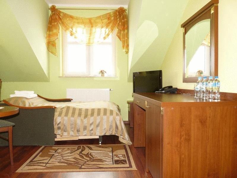 Zajazd Sokol Hotel Nienadowka ภายนอก รูปภาพ
