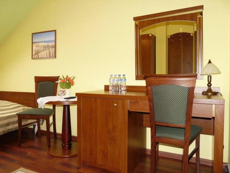 Zajazd Sokol Hotel Nienadowka ภายนอก รูปภาพ