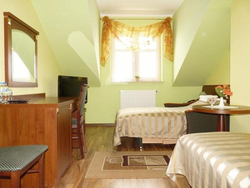 Zajazd Sokol Hotel Nienadowka ภายนอก รูปภาพ