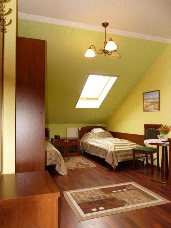Zajazd Sokol Hotel Nienadowka ภายนอก รูปภาพ