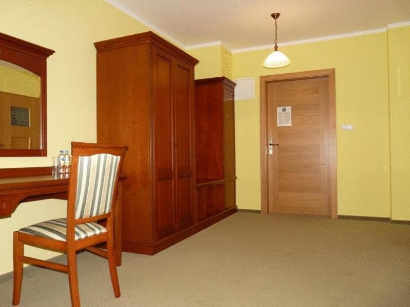 Zajazd Sokol Hotel Nienadowka ภายนอก รูปภาพ