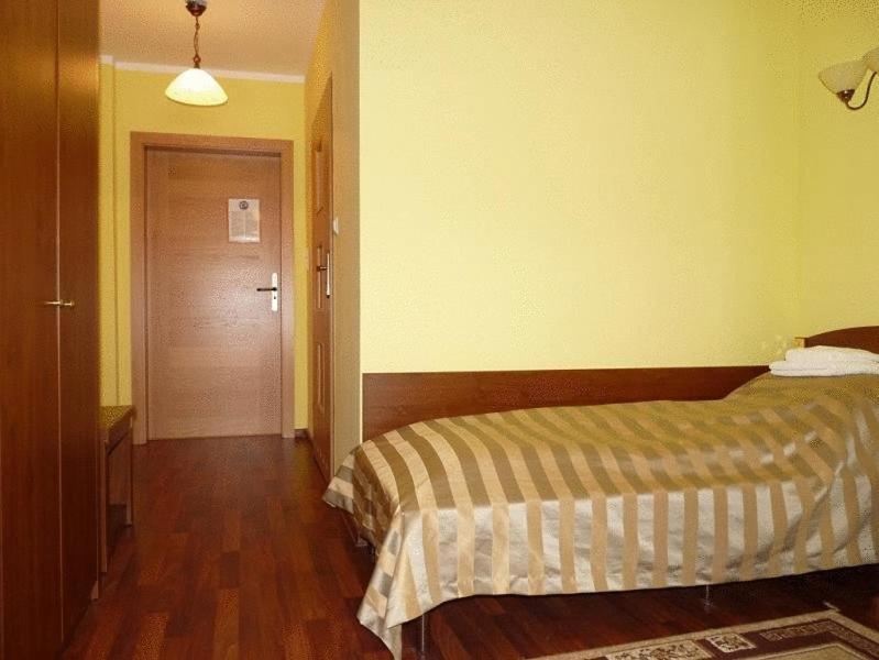 Zajazd Sokol Hotel Nienadowka ภายนอก รูปภาพ