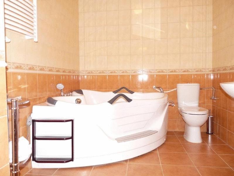 Zajazd Sokol Hotel Nienadowka ภายนอก รูปภาพ