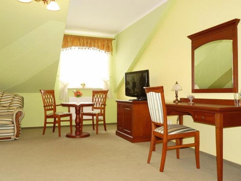 Zajazd Sokol Hotel Nienadowka ภายนอก รูปภาพ