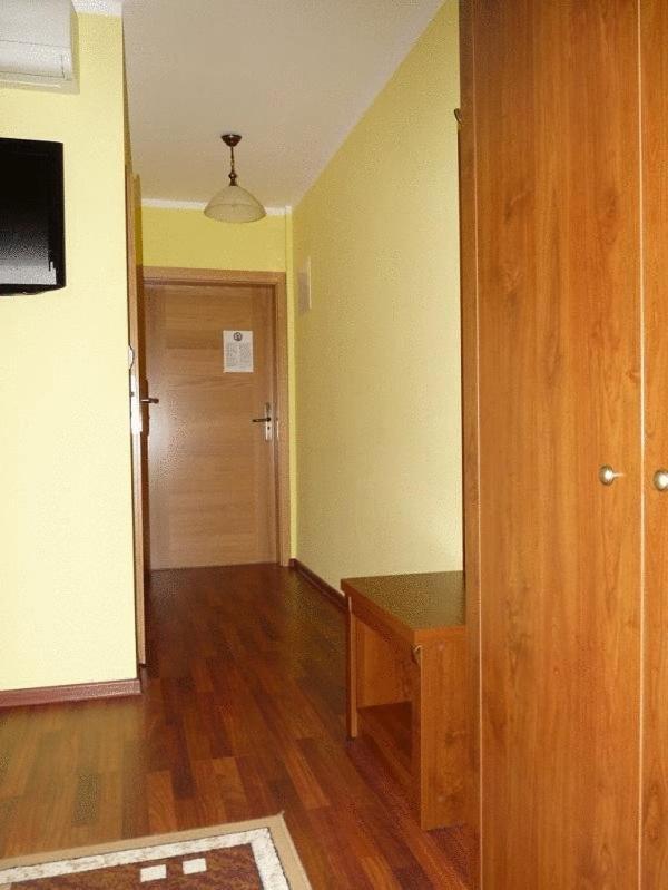 Zajazd Sokol Hotel Nienadowka ภายนอก รูปภาพ