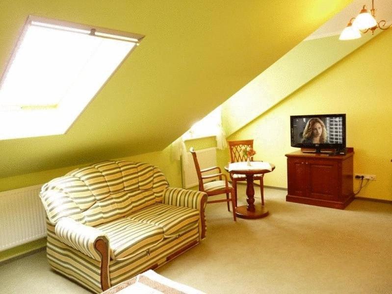 Zajazd Sokol Hotel Nienadowka ภายนอก รูปภาพ